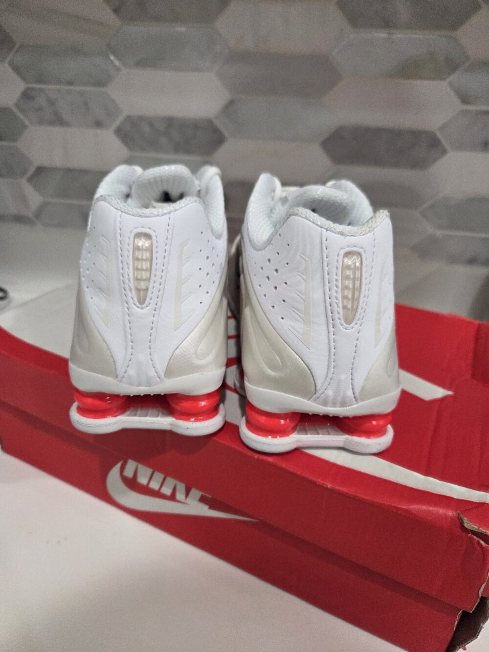 Nike Shox R4 Women's AR3565-103 White Phantom Red Women's 7